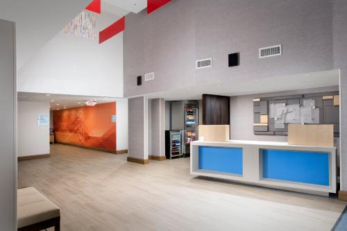 Holiday Inn Express & Suites College Park - University Area by IHG