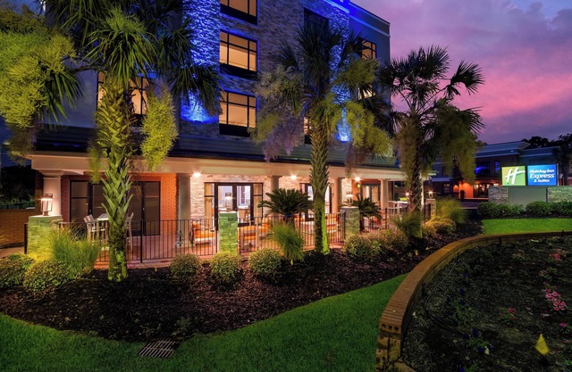 Holiday Inn Express & Suites Lexington by IHG