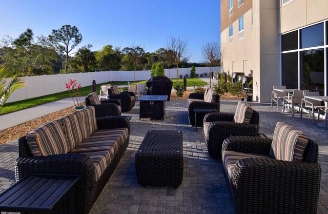Holiday Inn Express & Suites West Melbourne by IHG