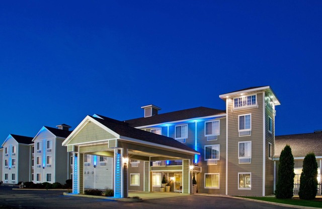 Holiday Inn Express & Suites New Buffalo by IHG