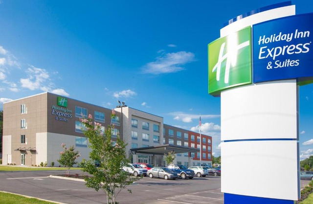 Holiday Inn Express & Suites Greenwood Mall by IHG