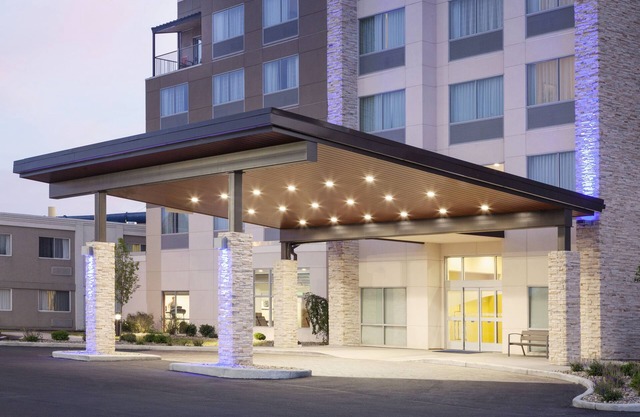 Holiday Inn Express & Suites Sandusky by IHG