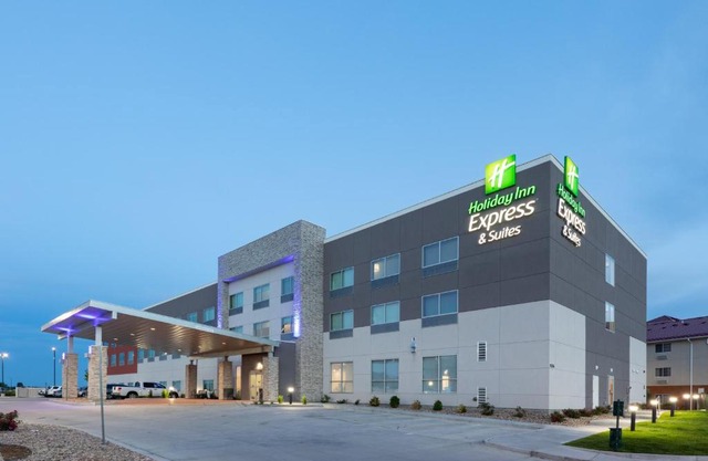 Holiday Inn Express & Suites - Firestone - Longmont by IHG