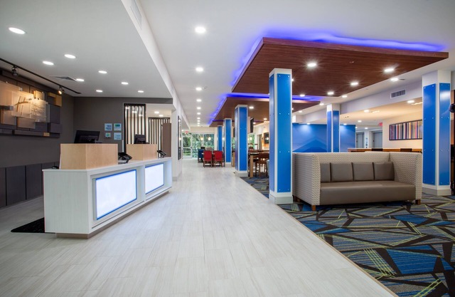Holiday Inn Express And Suites Deland South by IHG
