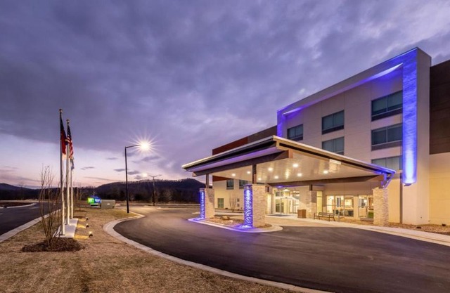 Holiday Inn Express & Suites - Marion by IHG
