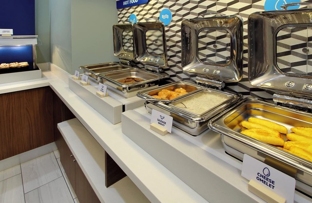La Quinta Inn & Suites by Wyndham Memphis Primacy Parkway