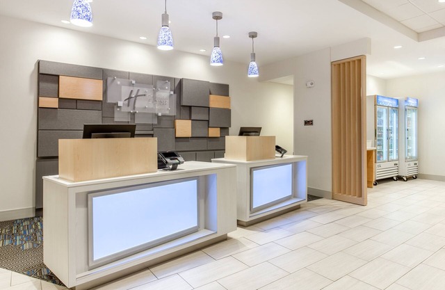 Holiday Inn Express & Suites Ottawa by IHG