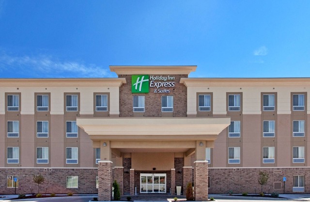 Holiday Inn Express Hotel & Suites TOPEKA NORTH by IHG