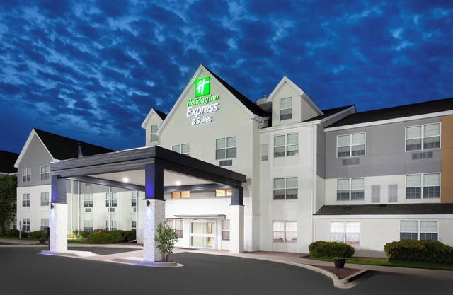 Holiday Inn Express & Suites Port Washington by IHG
