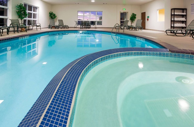 Holiday Inn Express and Suites Stevens Point by IHG