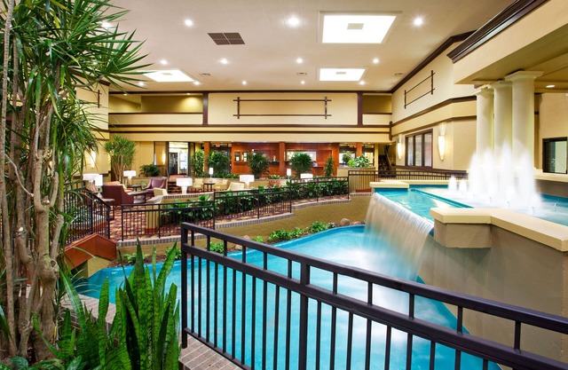 Holiday Inn Hotel & Suites Cincinnati - Eastgate by IHG