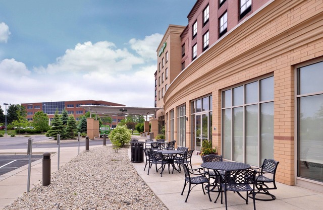 Holiday Inn Madison at The American Center by IHG