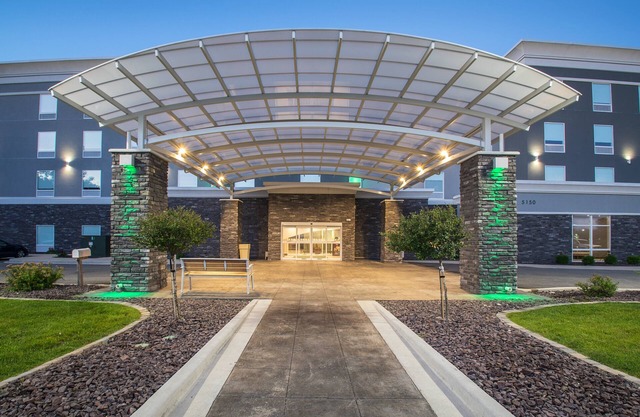 Holiday Inn & Suites Decatur-Forsyth by IHG