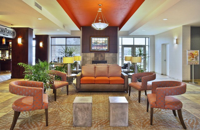 Holiday Inn & Suites Green Bay Stadium by IHG