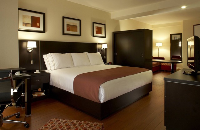 Holiday Inn Hotel & Suites Montreal Airport by IHG