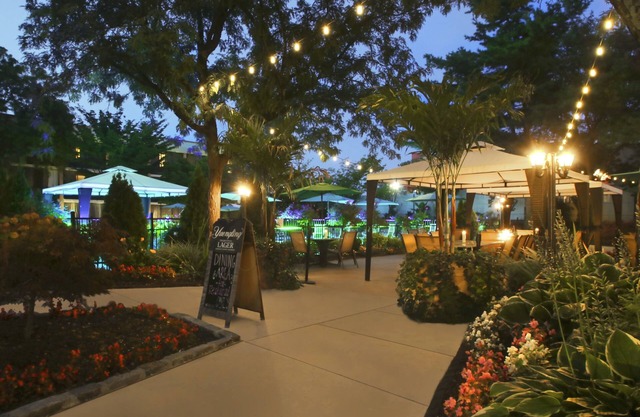 Holiday Inn Westbury - Long Island by IHG