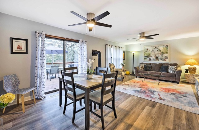 Holiday Island Home: Mountain View + Hot Tub!