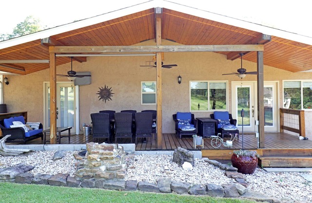 Holiday Island Retreat