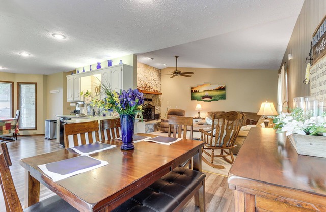 Holiday Island Family Home on 13th Green!