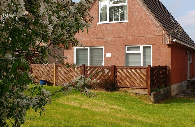 Holiday Lodge à Calington avec bain à remous pour 8 personnes
