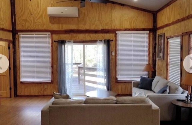 Holiday Mountain Resort Creek Cabin 1, Relaxing 3-bedroom cabin on the Sylamore