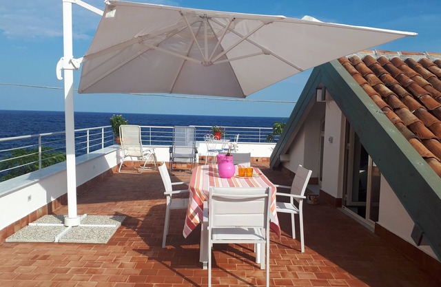 VACANCES AU HAUT DE LA MER, VUE IMPRENABLE DANS UN NOUVEL APPARTEMENT 100MQ ENTIÈREMENT ÉQUIPÉ