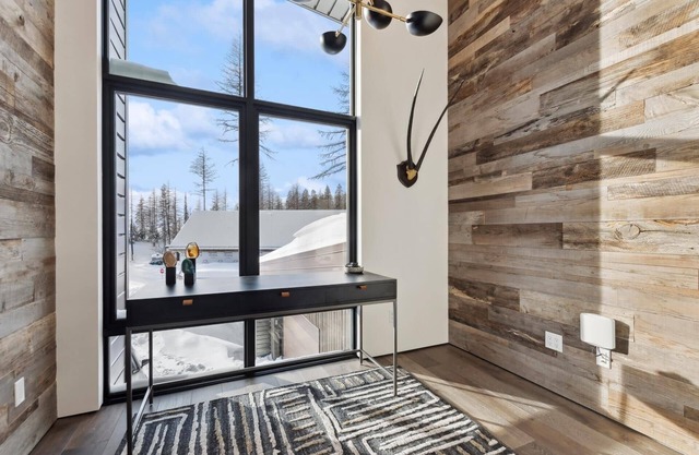 Holiday Season Availability! Luxury Home with Private Lift Access, Hot Tub, and More!