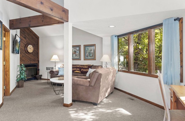 Holiday Shores 17 - Beautiful Villa with Resort Amenities!