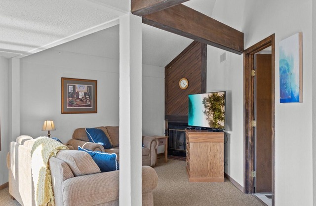Holiday Shores 31 - Beautiful Villa with Resort Amenities!