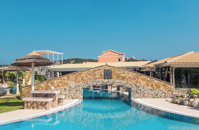 'Mirage Arillas Studio Type A10' à côté de la plage avec balcon, piscine partagée et Wi-Fi