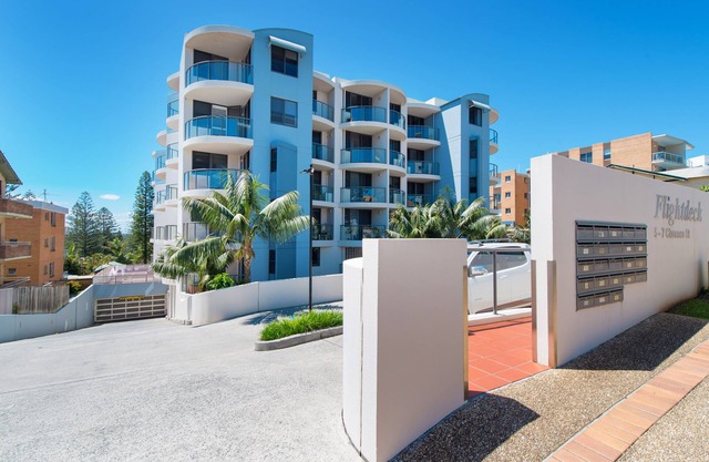 Holiday unit with ocean views, 2 minute walk to CBD