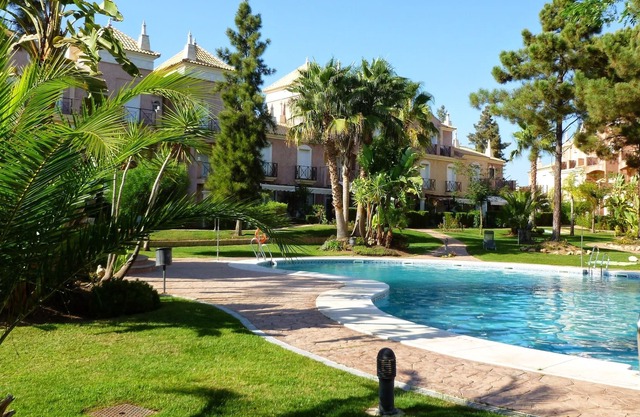 Villa de vacances avec piscine partagée, golf à proximité à Islantilla