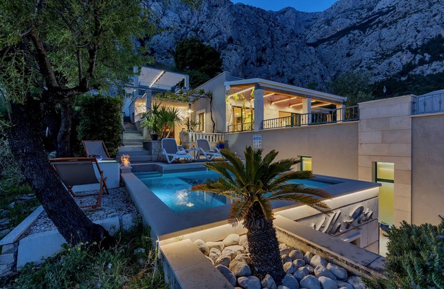 MAISON avec piscine chauffée, terrasse, vue mer, mini golf u. Aire de jeu pour enfants