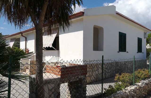 Vacances dans le Villino n10 Giovanna DISANTI, immergé dans l'aVieste verte dans le GARGANO