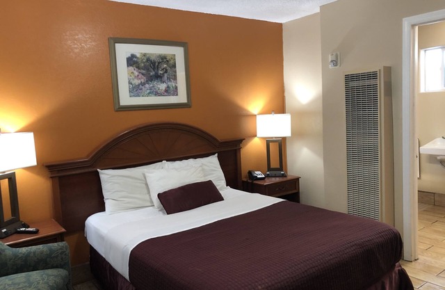 Holland Inn & Suites