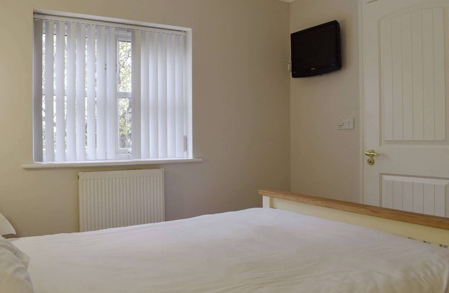 2 bedroom accommodation in Bower Hinton