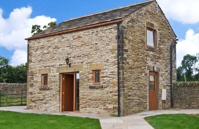 Hollins Wood Bothy, WORTLEY