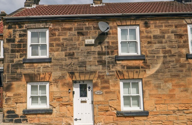Holly Berry Cottage, CASTLETON