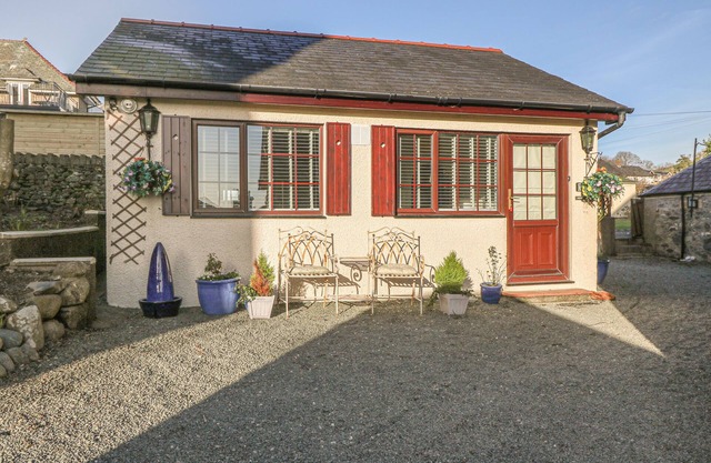 HOLLY COTTAGE, avec un jardin à Criccieth, Ref 1002543