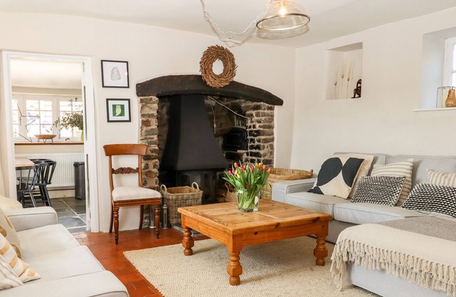 Holly Cottage, SOUTH MOLTON
