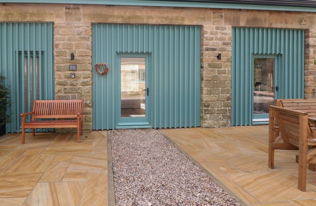 HOLLY COTTAGE, pet friendly in Bolsterstone / Ewden Village