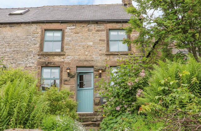 HOLLY COTTAGE, pet friendly, avec feu ouvert en Winster, Ref 926728