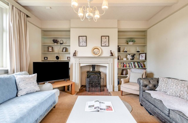 Holly Farm - Five Bedroom House, Sleeps 10