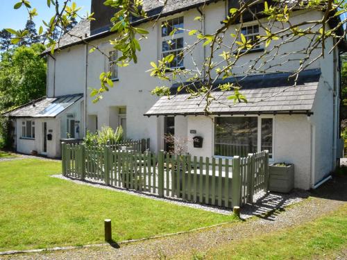 Holly Hideaway - Cottage