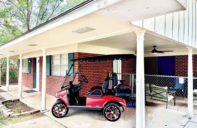 Holly Hideaway - dog-friendly spot close to the beach & downtown Ocean Springs!