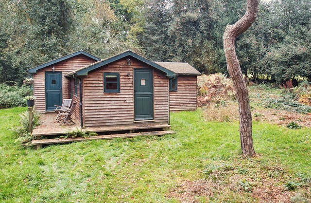 Holly Oaks - chalet boisé calme et isolé à Surrey Hills