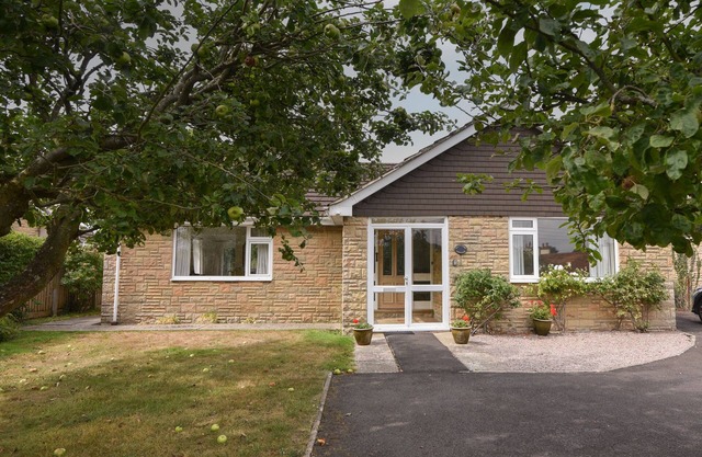 Hollycombe Cottage, Charmouth