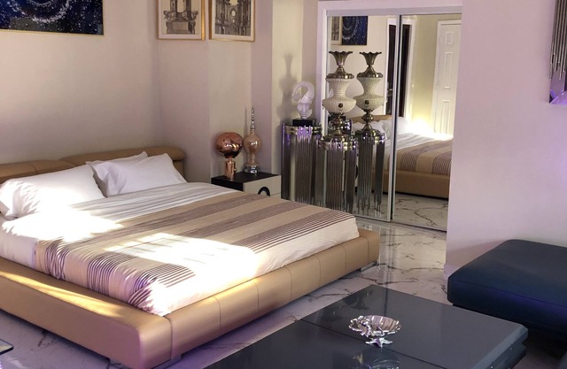 Hollywood Art Studio Apartment