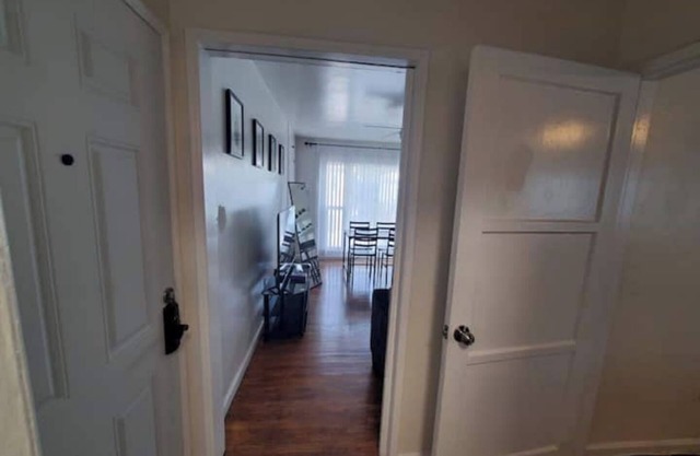 Hollywood - Budget, Private, Quiet 2nd Flr 1BR/1BA