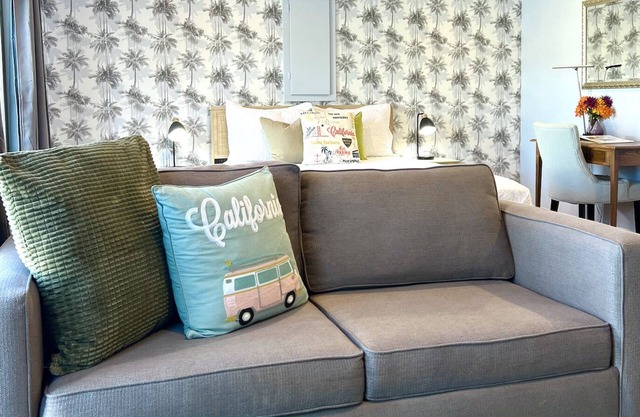Hollywood Hideaway: Cozy Guesthouse Near Universal